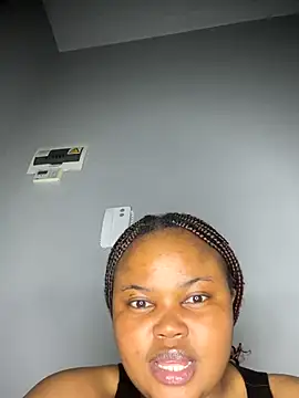 Snapshot of Curveysinaa chatting on September 10, 5:39 am Curveysinaa online show from September 10, 5:39 am