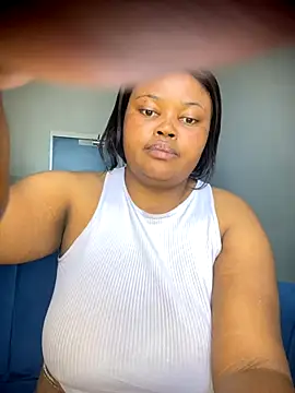 Snapshot of Curveysinaa chatting on October 25, 9:08 am Curveysinaa online show from October 25, 9:08 am