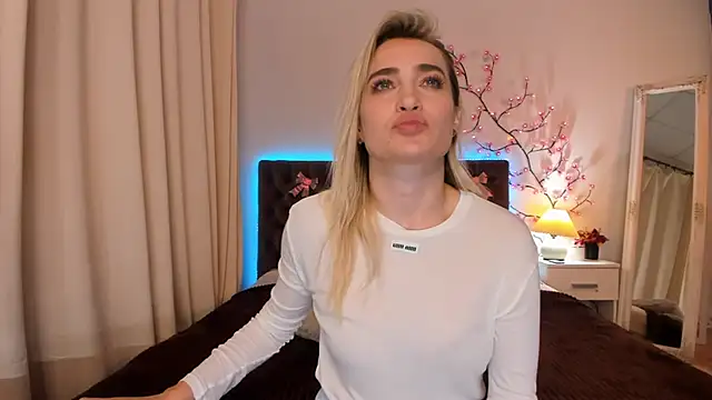 KateOwyns online show from March 27, 1:23 pm