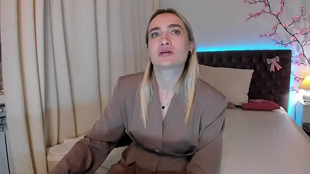 KateOwyns online show from May 15, 1:53 pm