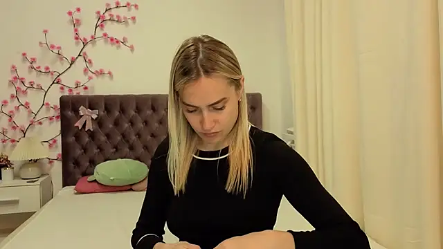 KateOwyns online show from May 30, 12:00 pm