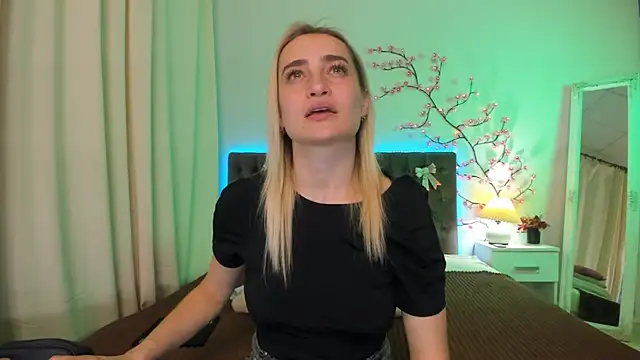 KateOwyns online show from March 26, 1:42 pm