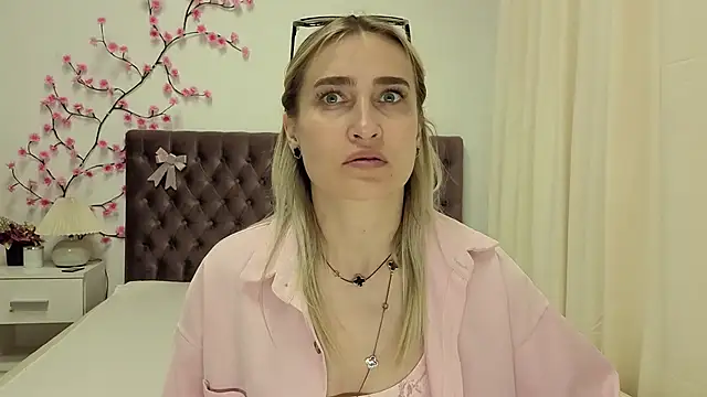 KateOwyns online show from June 1, 11:54 am
