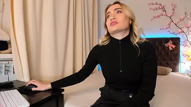 KateOwyns online show from February 22, 1:13 pm