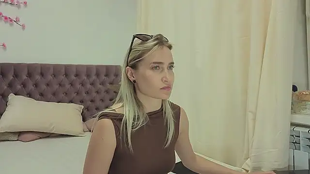 KateOwyns online show from June 7, 11:37 am
