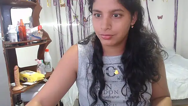 Snapshot of sexyhot20xxx chatting on June 11, 5:37 am sexyhot20xxx online show from June 11, 5:37 am