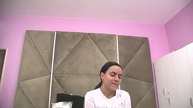 ElyzaIbarra online show from October 1, 4:50 am