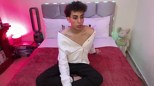 anwarlovemaroc online show from May 22, 9:57 pm