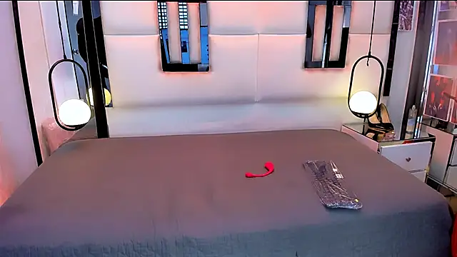 alixxon1 online show from October 31, 2:35 pm