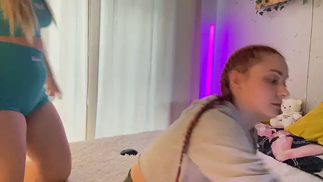 Snapshot of __2sya__ chatting on February 28, 2:09 pm   2sya   online show from February 28, 2:09 pm