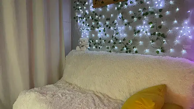 Snapshot of __2sya__ chatting on February 3, 1:30 am   2sya   online show from February 3, 1:30 am