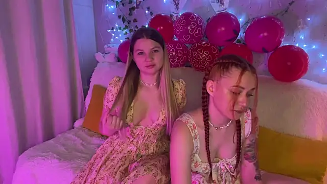 Snapshot of __2sya__ chatting on February 14, 3:15 pm   2sya   online show from February 14, 3:15 pm