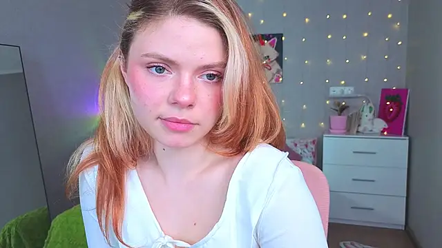 Red  Candy online show from May 13, 1:18 pm