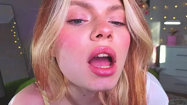 Red  Candy online show from May 27, 3:52 pm