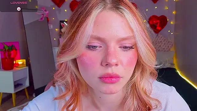 Red  Candy online show from March 27, 3:02 pm