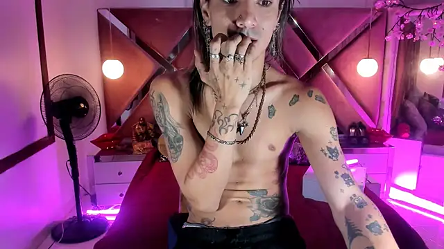 Snapshot of georgie_latin99 chatting on October 23, 11:42 am georgie latin99 online show from October 23, 11:42 am