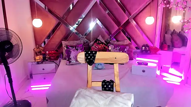 Snapshot of georgie_latin99 chatting on November 14, 2:32 pm georgie latin99 online show from November 14, 2:32 pm