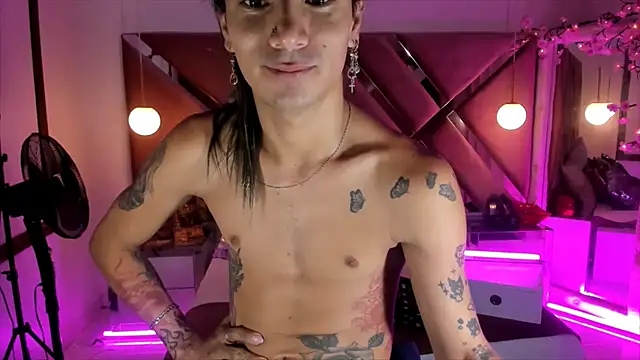 Snapshot of georgie_latin99 chatting on October 7, 2:29 pm georgie latin99 online show from October 7, 2:29 pm