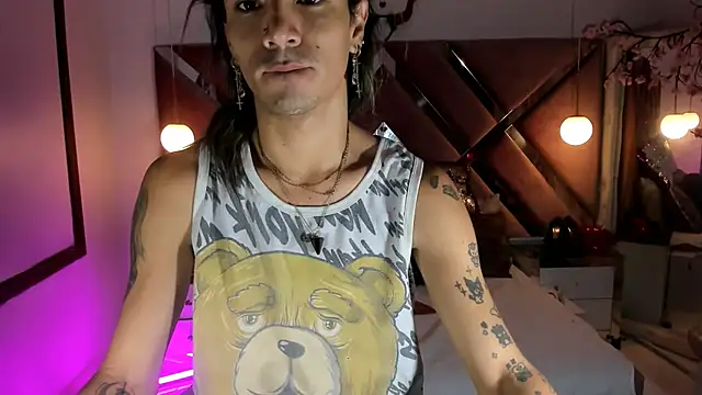 Snapshot of georgie_latin99 chatting on October 27, 2:18 pm georgie latin99 online show from October 27, 2:18 pm