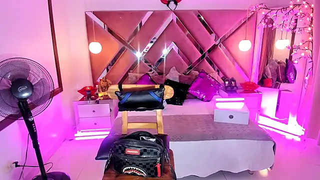 Snapshot of georgie_latin99 chatting on November 15, 3:05 pm georgie latin99 online show from November 15, 3:05 pm