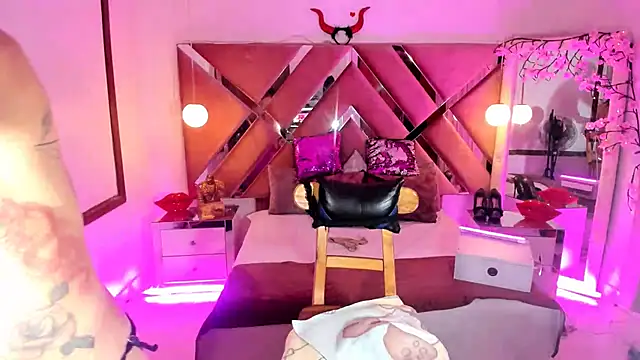 Snapshot of georgie_latin99 chatting on December 2, 12:51 pm georgie latin99 online show from December 2, 12:51 pm