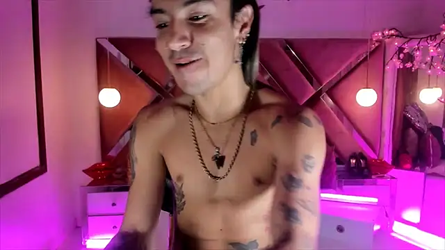 Snapshot of georgie_latin99 chatting on November 8, 2:42 pm georgie latin99 online show from November 8, 2:42 pm