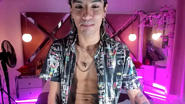 Snapshot of georgie_latin99 chatting on October 13, 1:45 pm georgie latin99 online show from October 13, 1:45 pm