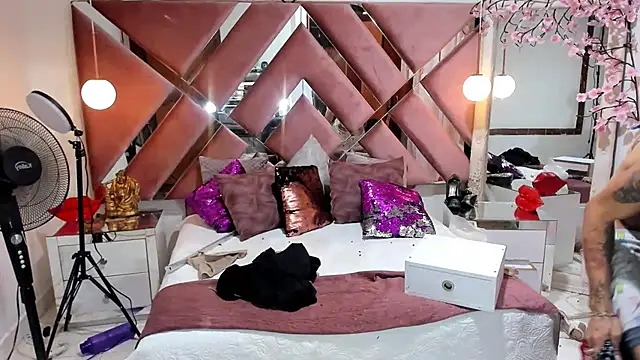 Snapshot of georgie_latin99 chatting on December 3, 2:49 pm georgie latin99 online show from December 3, 2:49 pm