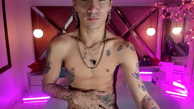 Snapshot of georgie_latin99 chatting on November 12, 1:15 pm georgie latin99 online show from November 12, 1:15 pm