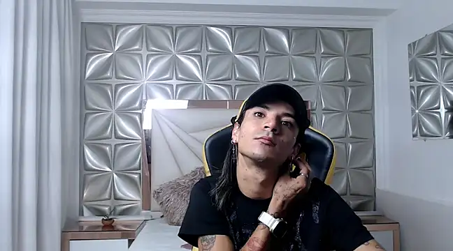Snapshot of georgie_latin99 chatting on February 23, 1:32 pm georgie latin99 online show from February 23, 1:32 pm