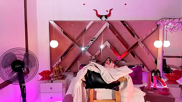 Snapshot of georgie_latin99 chatting on December 5, 6:28 pm georgie latin99 online show from December 5, 6:28 pm