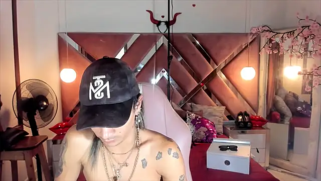 Snapshot of georgie_latin99 chatting on October 24, 12:37 pm georgie latin99 online show from October 24, 12:37 pm