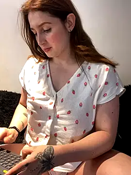 Snapshot of kamel-ayesha chatting on December 3, 1:10 pm kamel-ayesha online show from December 3, 1:10 pm