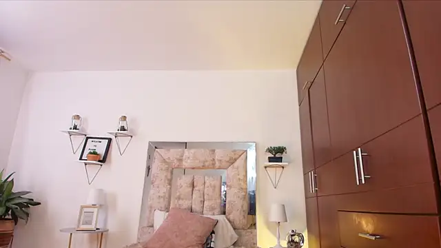 vianca cruzz online show from October 9, 1:44 pm