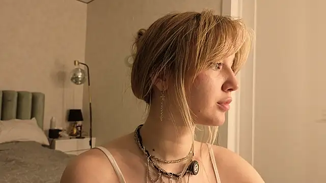 Snapshot of bonnyfloweer chatting on May 17, 6:41 pm bonnyfloweer online show from May 17, 6:41 pm