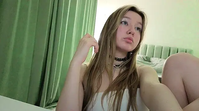 Snapshot of bonnyfloweer chatting on April 1, 9:12 pm bonnyfloweer online show from April 1, 9:12 pm