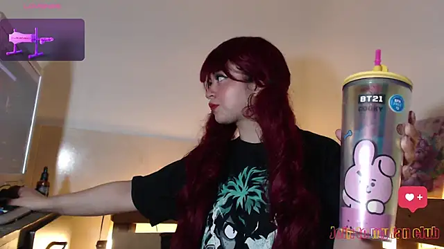 Snapshot of Bitsy_Messy chatting on November 19, 6:13 am Bitsy Messy online show from November 19, 6:13 am