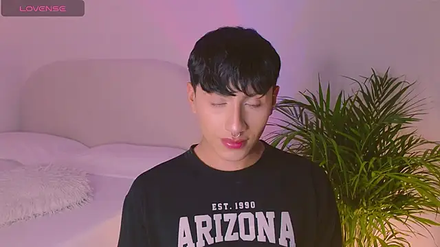 Snapshot of dilan_sp chatting on March 18, 1:24 am dilan sp online show from March 18, 1:24 am