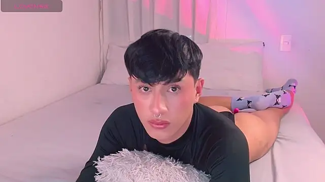 Snapshot of dilan_sp chatting on February 25, 1:20 am dilan sp online show from February 25, 1:20 am