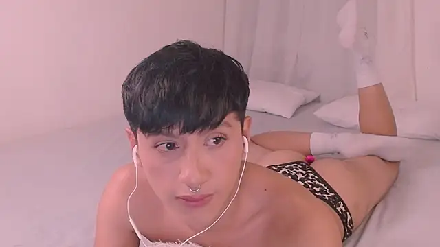 Snapshot of dilan_sp chatting on February 7, 12:42 am dilan sp online show from February 7, 12:42 am