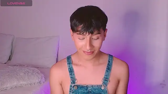 Snapshot of dilan_sp chatting on February 26, 1:14 am dilan sp online show from February 26, 1:14 am