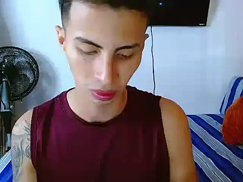 Snapshot of Velk_hot chatting on July 9, 12:15 pm Velk hot online show from July 9, 12:15 pm