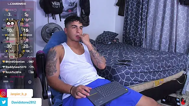 Snapshot of cJuan111 chatting on March 22, 4:14 am cJuan111 online show from March 22, 4:14 am