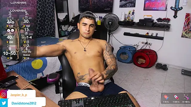 Snapshot of cJuan111 chatting on February 22, 10:42 pm cJuan111 online show from February 22, 10:42 pm