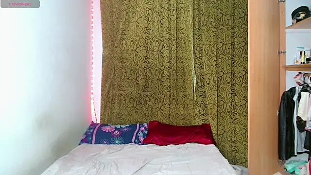 femboykeene online show from October 18, 10:34 pm