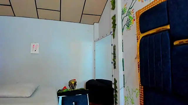 Snapshot of fulfill_fantasies1 chatting on September 29, 12:33 pm fulfill fantasies1 online show from September 29, 12:33 pm