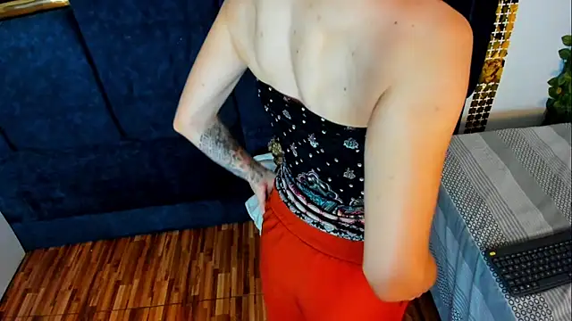 Snapshot of fulfill_fantasies1 chatting on October 6, 1:40 am fulfill fantasies1 online show from October 6, 1:40 am
