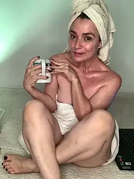 Liloo8923 online show from February 17, 2:42 am