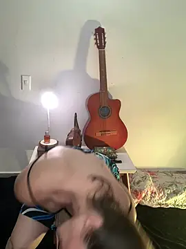 Liloo8923 online show from May 3, 1:11 am