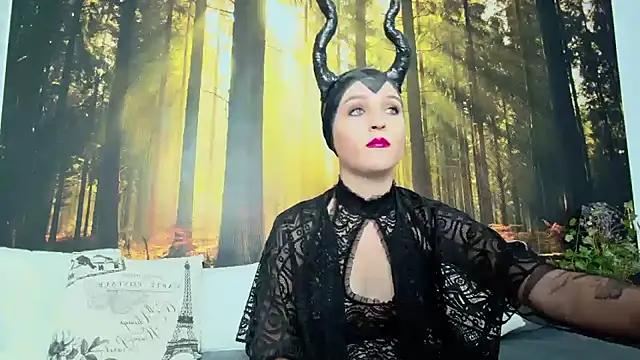 Snapshot of LittleAngelXO chatting on October 31, 8:27 pm LittleAngelXO online show from October 31, 8:27 pm